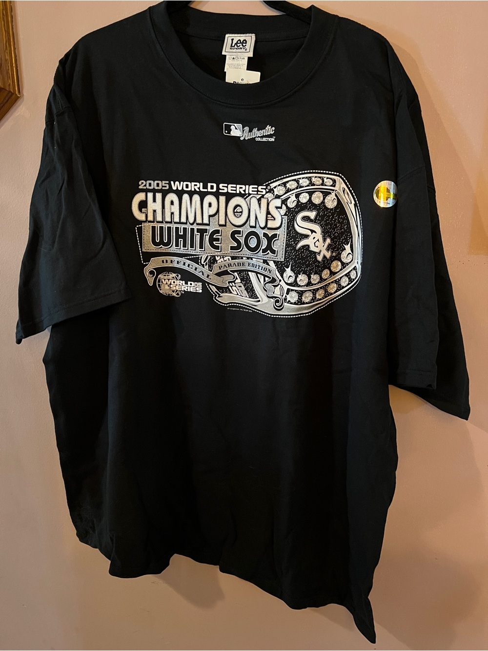 2005 World Series Champions Chicago White Sox Official Parade Edition T-shirt.